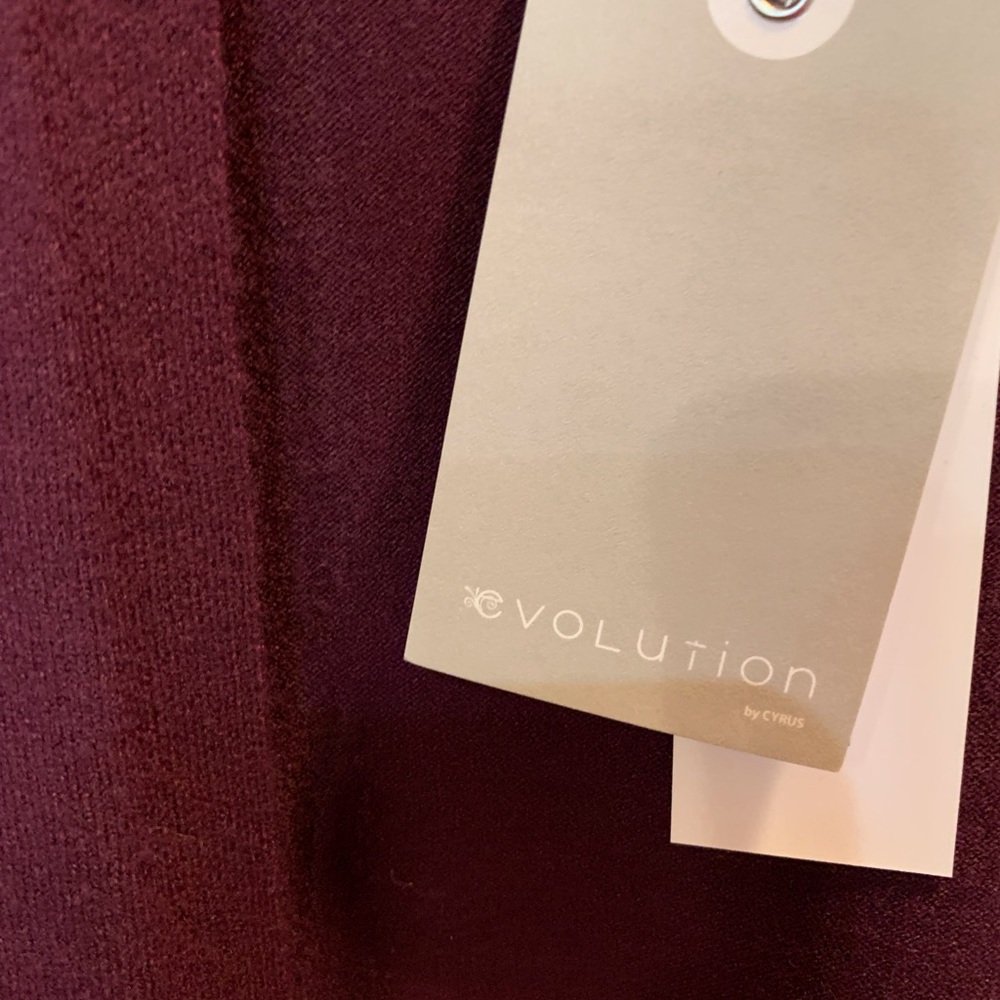 NWT, Elegant Burgundy Women's Sweater. Size small - Picture 3 of 10